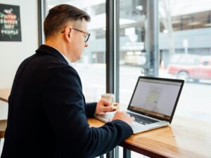 linkedin-sales-solutions-RIKpJLuta1o-unsplash.jpg