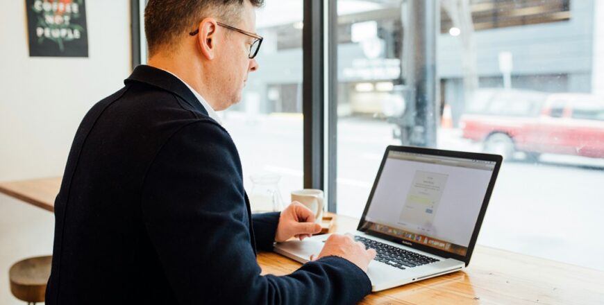 linkedin-sales-solutions-RIKpJLuta1o-unsplash.jpg